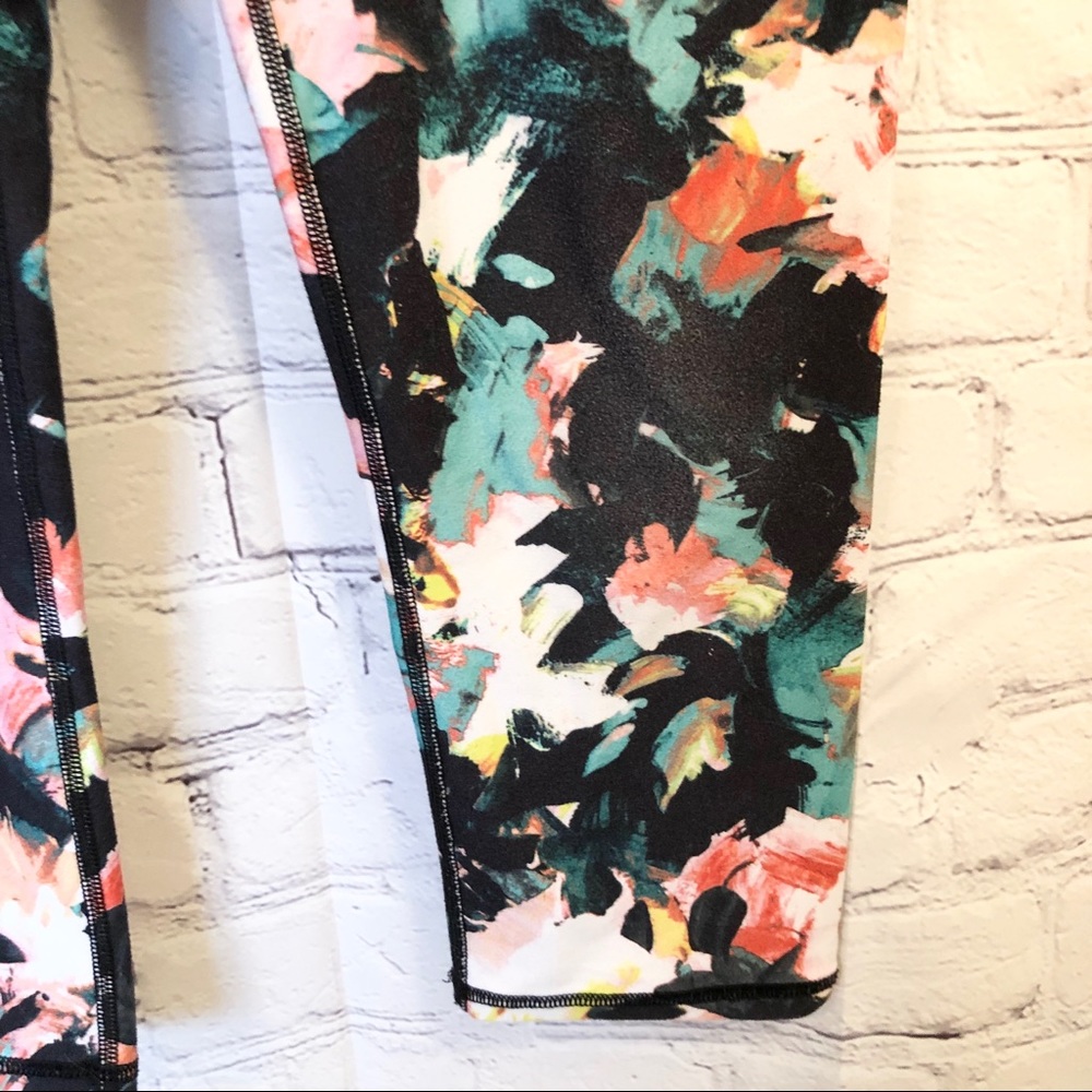 Fabletics Mid-Rise Powerhold Cropped Leggings - image 5